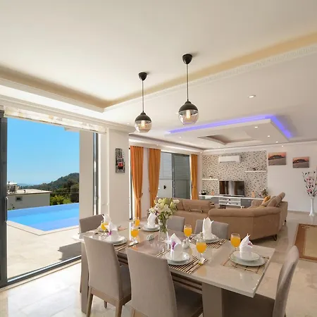 Mabel Villa *